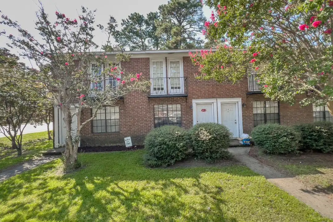 101 Timber Ln unit C – photo 1 of 10