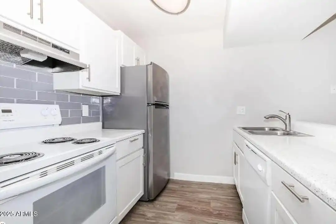 10860 N 85th Ave - View 4