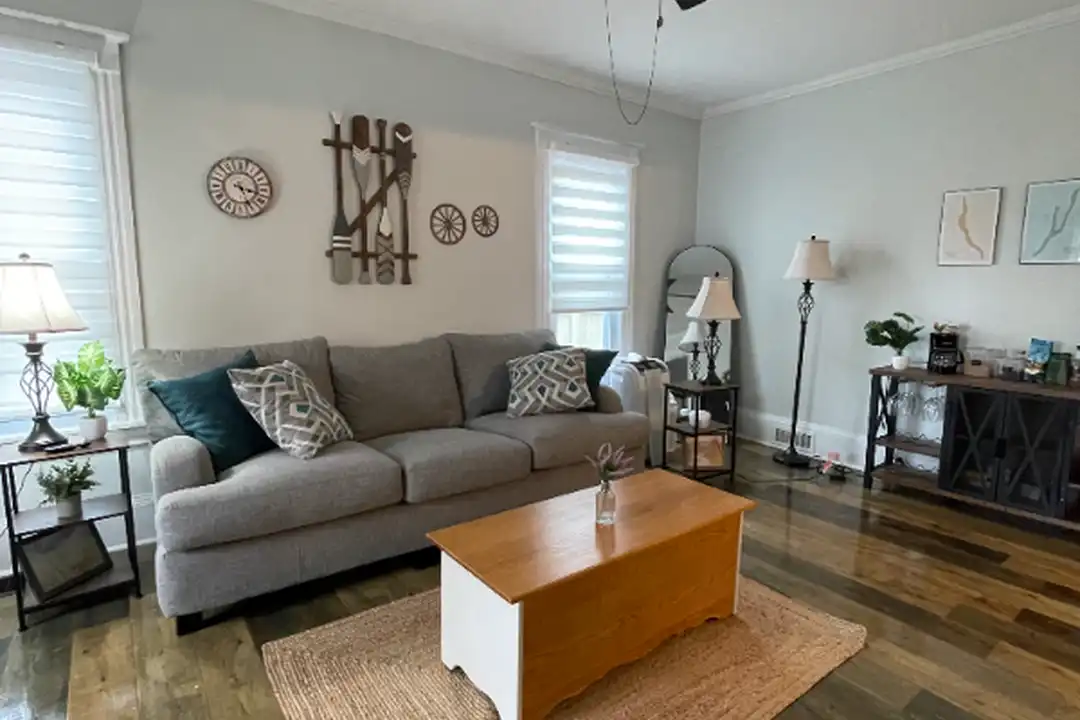 109 Stark Ave – photo 1 of 10