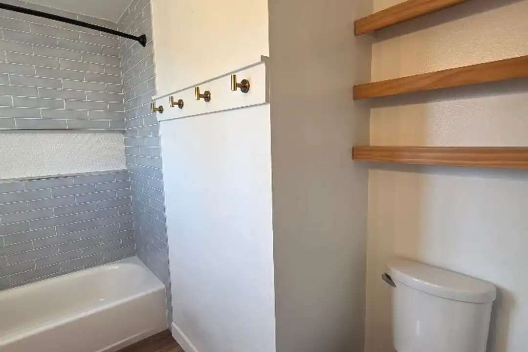436 Lime Ave unit # 4 - More
