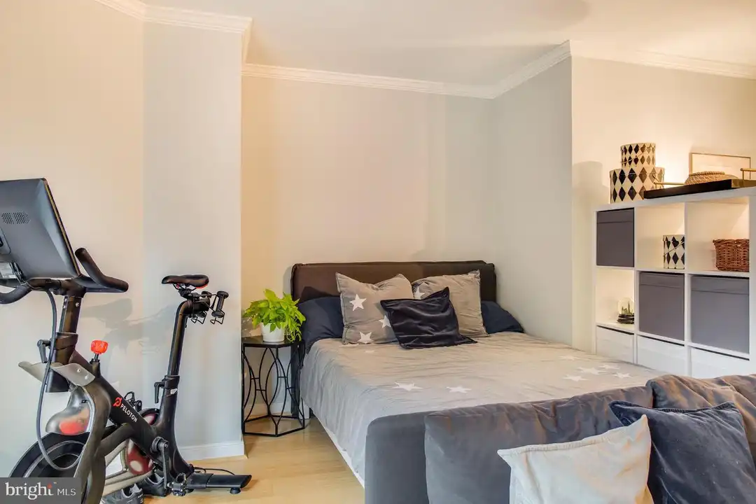 Apartment in Washington - View 4