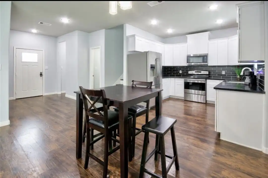 3510 Oleander Ave - View 5