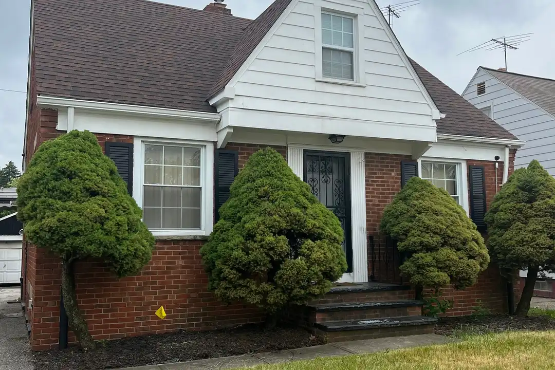 21410 Clare Ave – photo 1