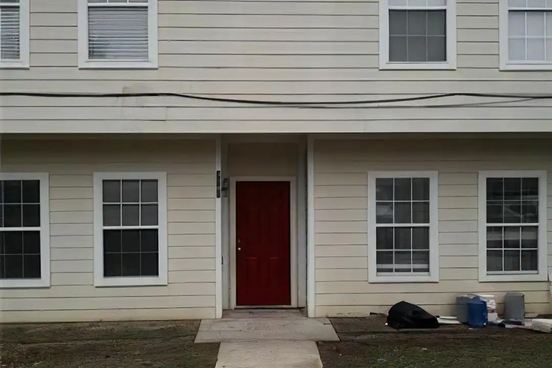 9801 Sycamore Dr - View 5