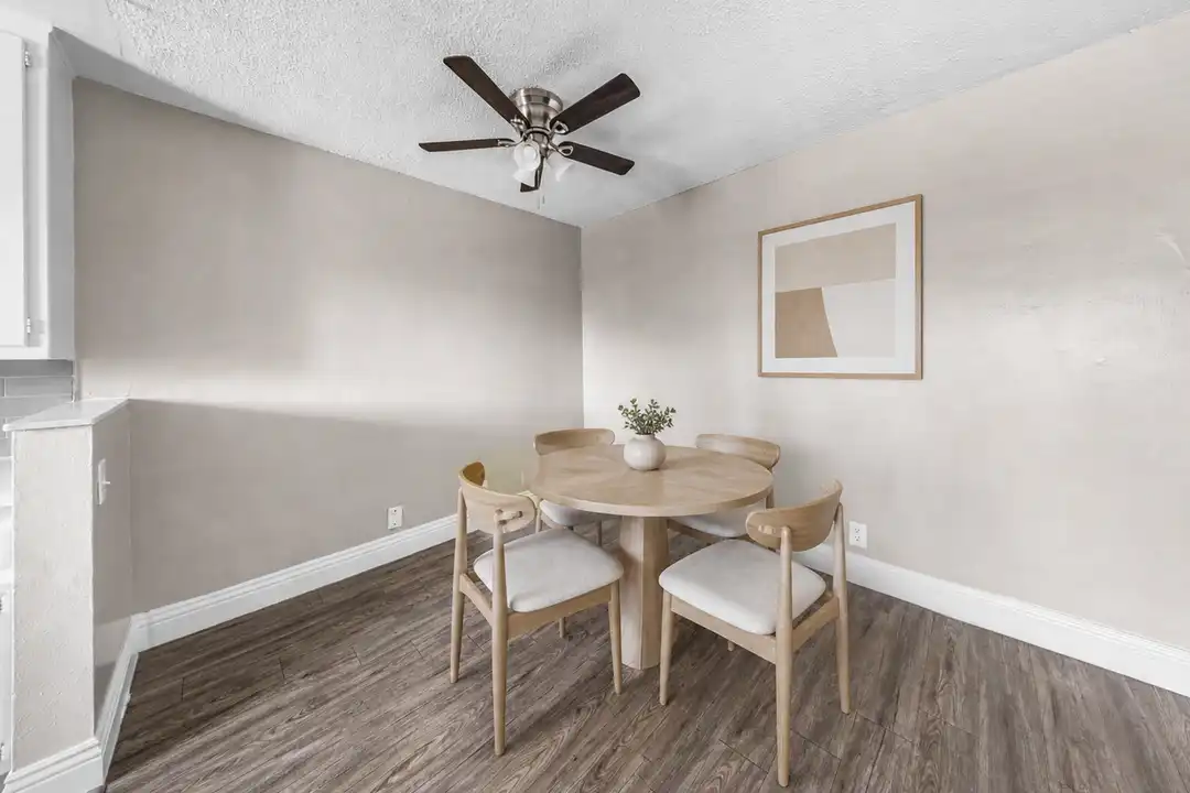 405 W 10th St unit J - View 4