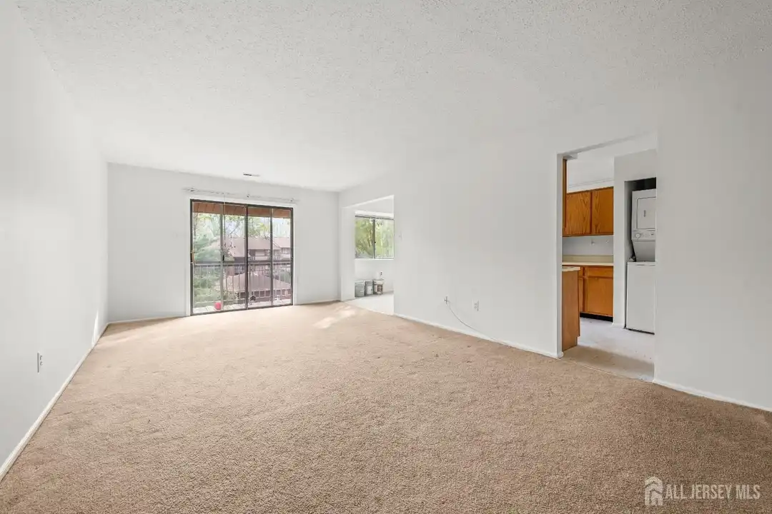 Apartment in Edison - View 4