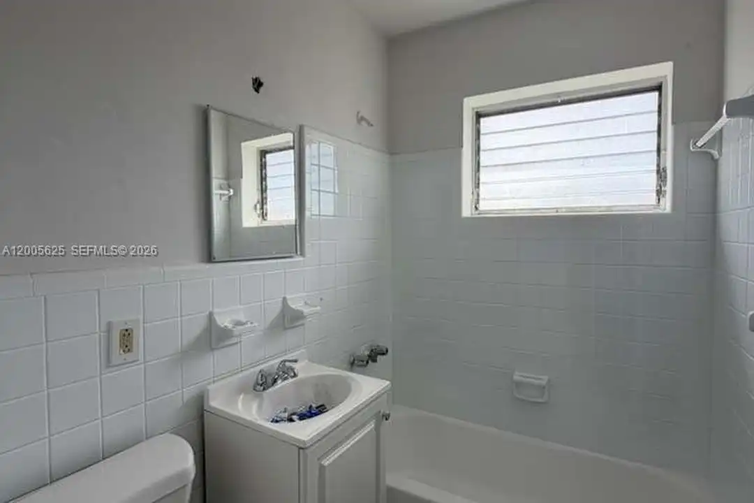 1628 SW 7th St unit 9 - View 6
