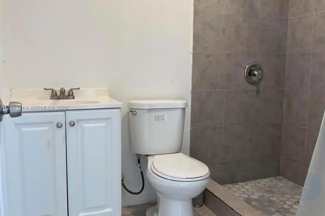 Apartment in Homestead - View 5