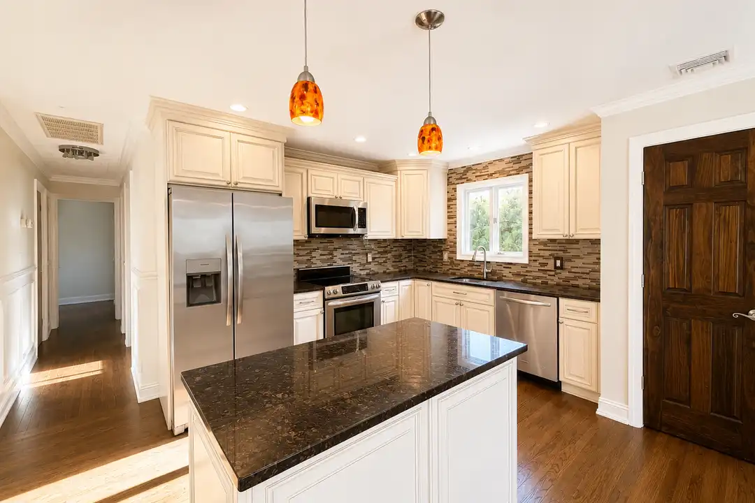 72 Dartmouth St – photo 1 of 23