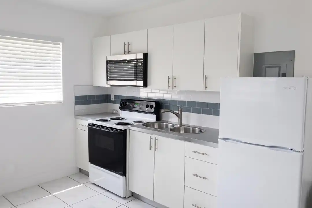 141 NW 4th Ave #3 – photo 1 of 5