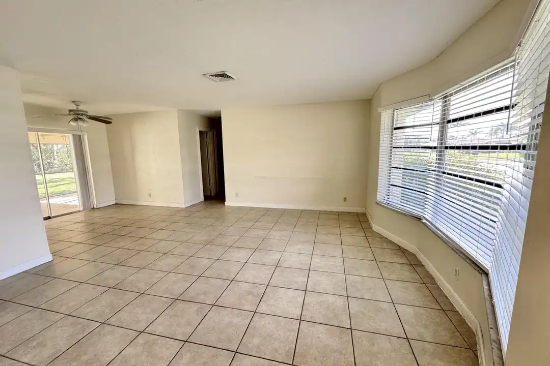 200 SW 4th St - View 4