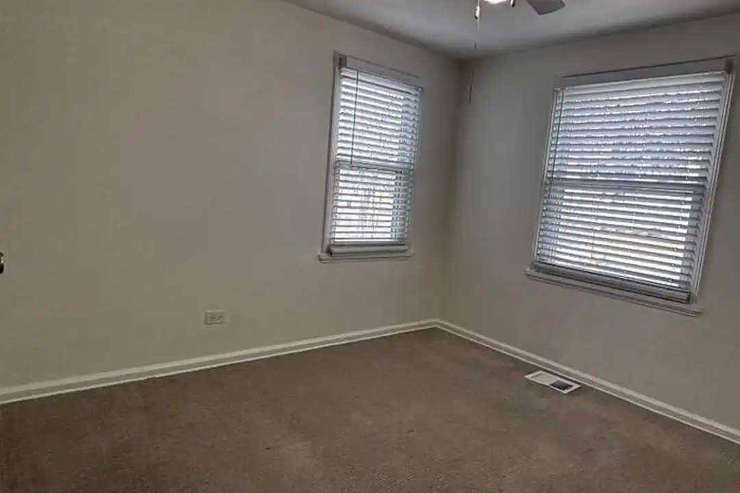 4911 Clay St – další