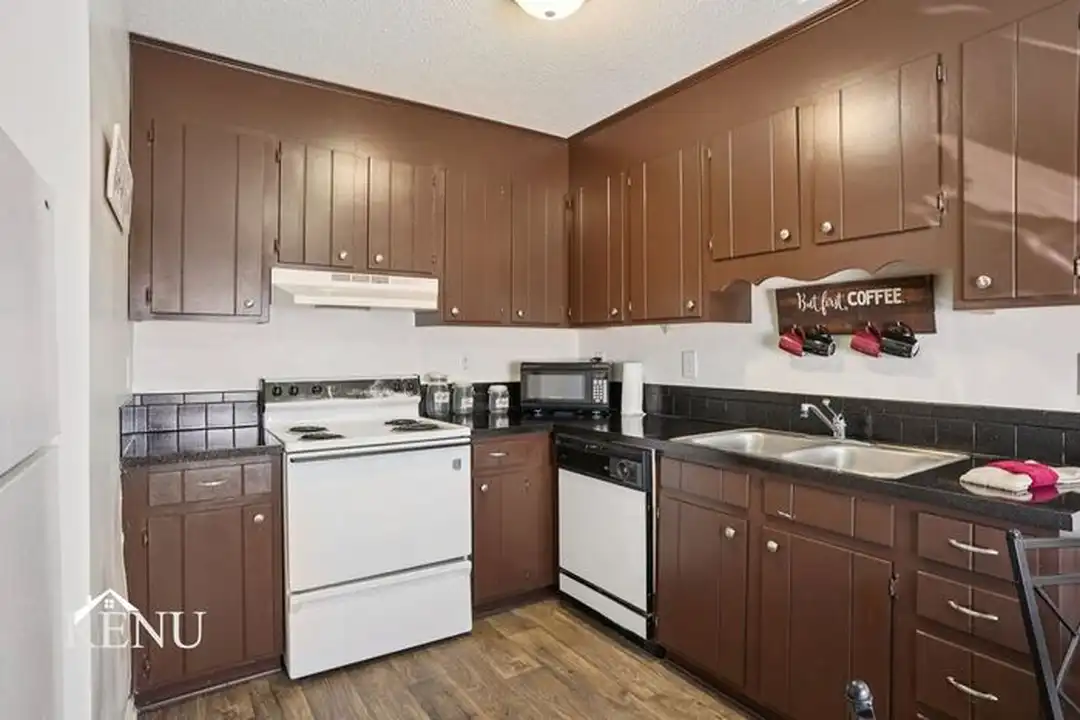 527 Michael St - View 2