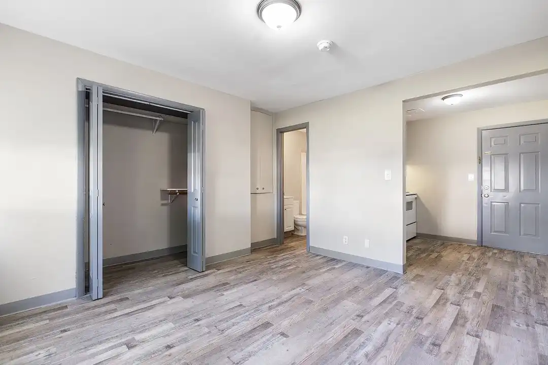 Saluki Apartments – photo 1 of 8