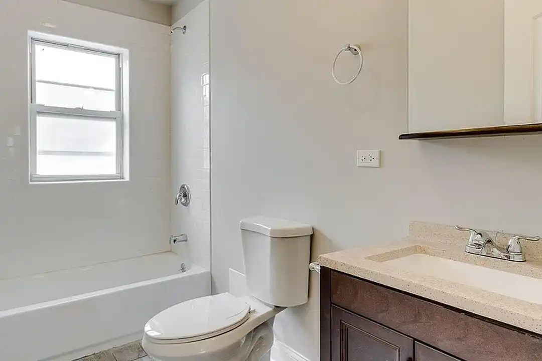 834 East 53rd Street – photo 1