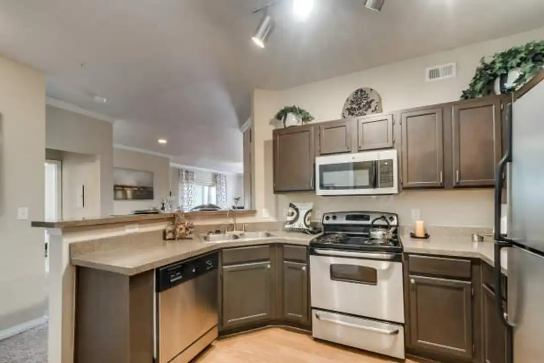2825 N Hwy 360 unit # 2840 - More