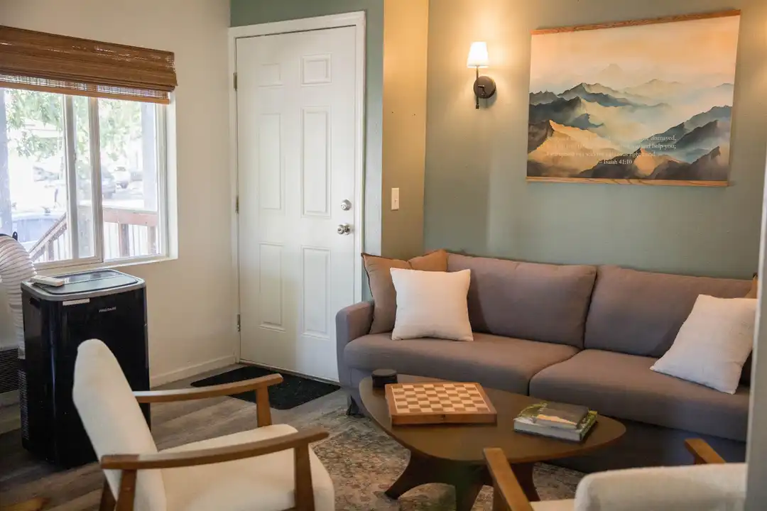 818 N Elm St – photo 1