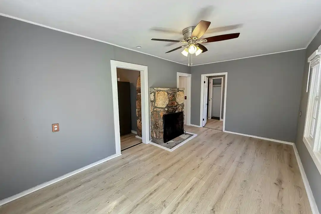 4936 University Ln - View 4