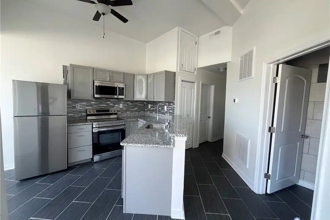 1223 W Leigh St – photo 1