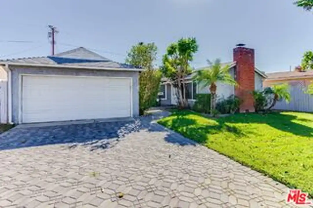 7858 Jamieson Ave - View 2