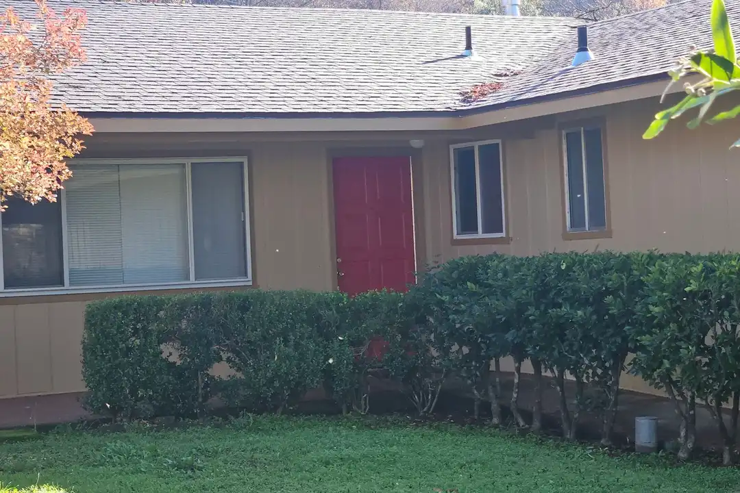 4184 Sherwood Ct – photo 1 of 14