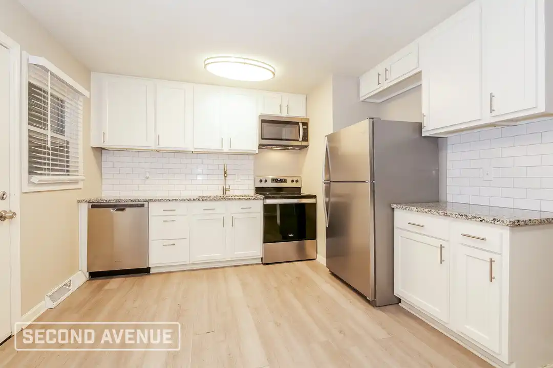 401 Lacy Ln - More
