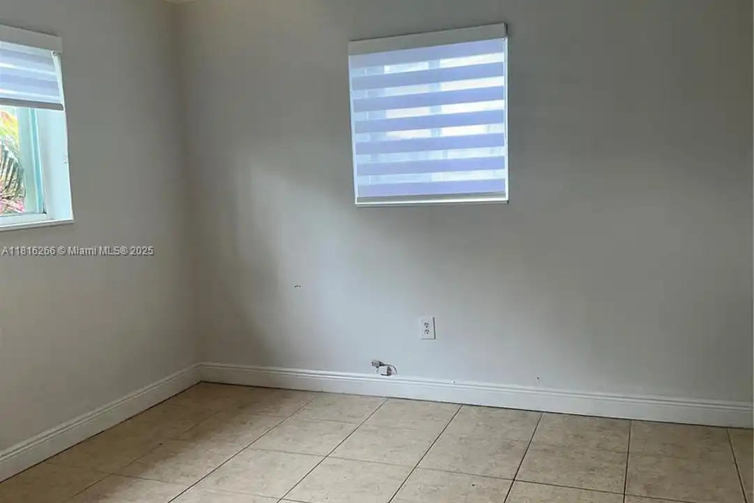 House in Miami - View 2