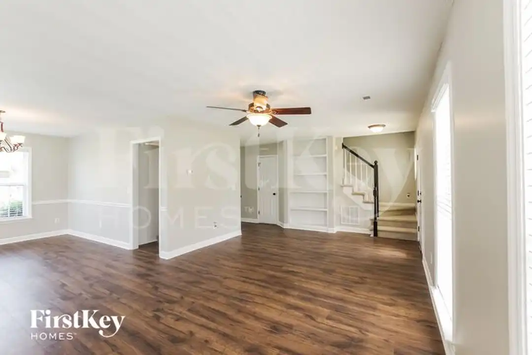 1703 Glenn Meade Dr - View 3