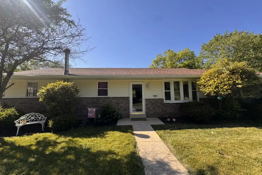 4902 Creek Dr - View 2
