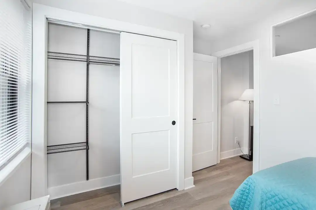 Circle Arms Apartments – photo 1