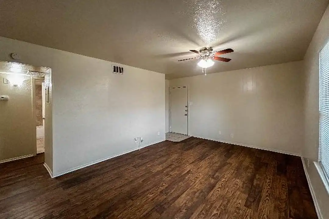 2512 W Hickory St - View 3