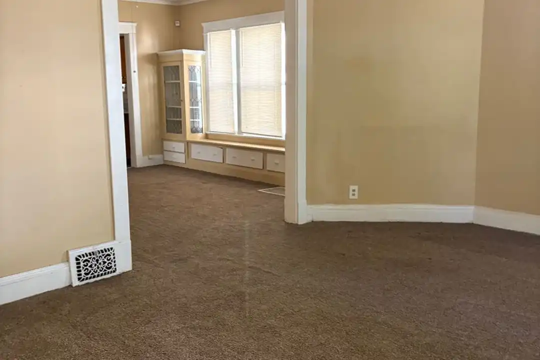 Apartment in Cleveland, Glenville, Cuyahoga - View 2