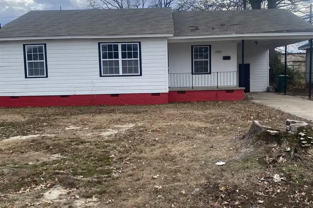 304 W 27th Ave – photo 1