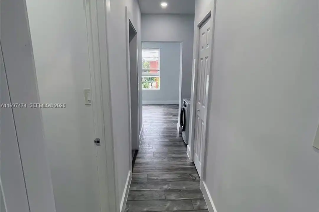 1036 SW 5th St #8 - More