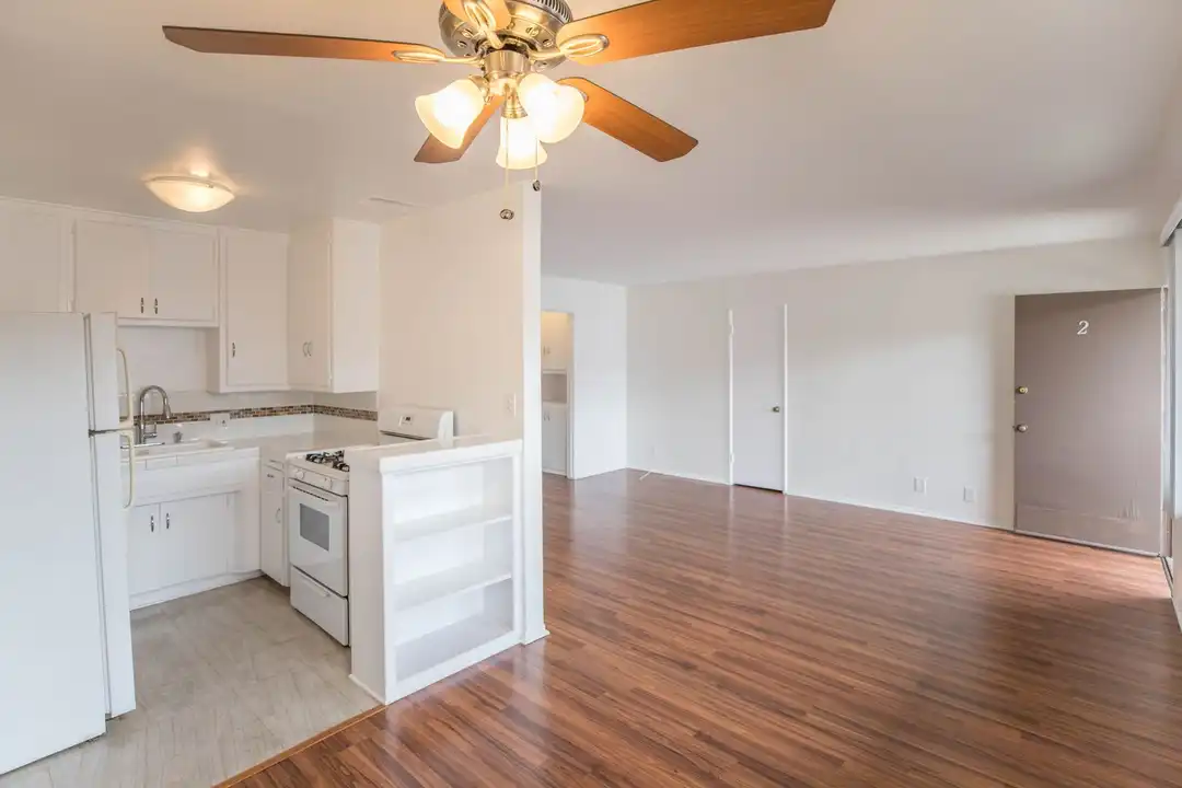 Apartment in Los Angeles - View 3