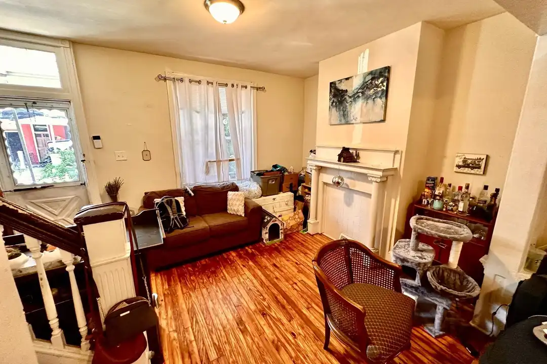 446 W Earlham Ter - View 3