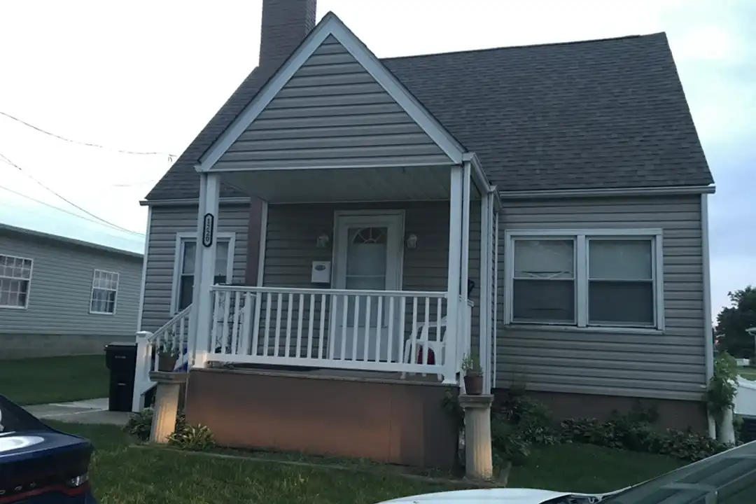 1220 Linden St – photo 1 of 10