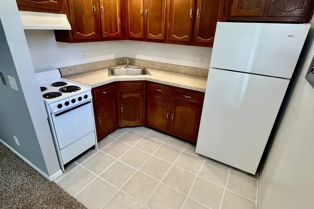 2400 S Detroit Ave unit 11 – photo 1 of 8