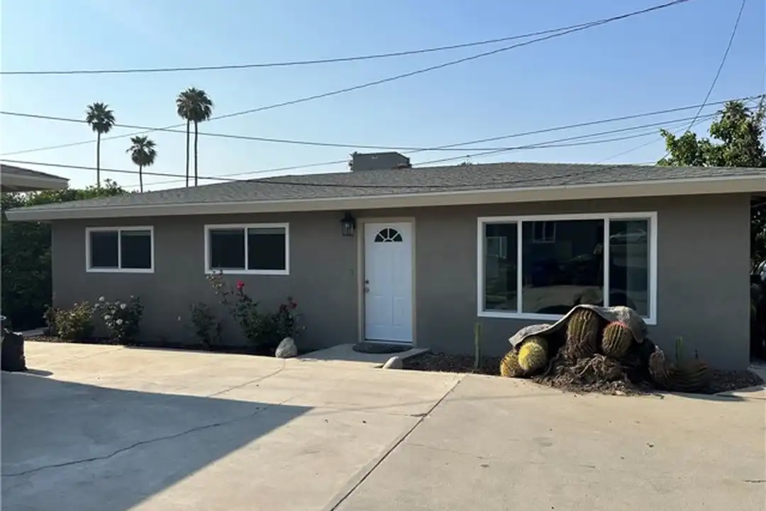 24450 University Ave – photo 1