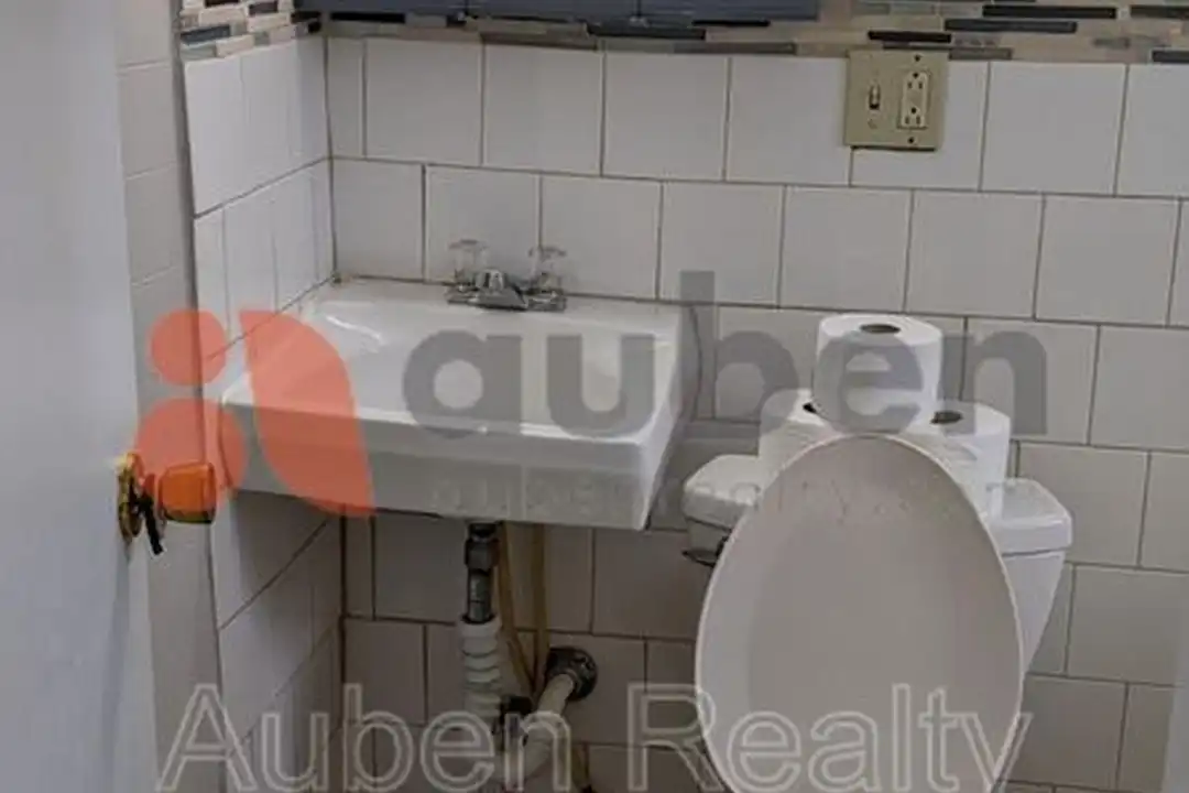 566 Julian Rd - View 6