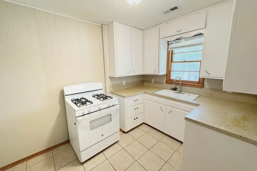 420 Jackson St unit A - View 3
