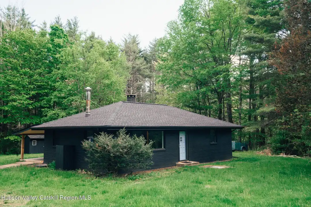 35 Race Track Rd – photo 1 of 15