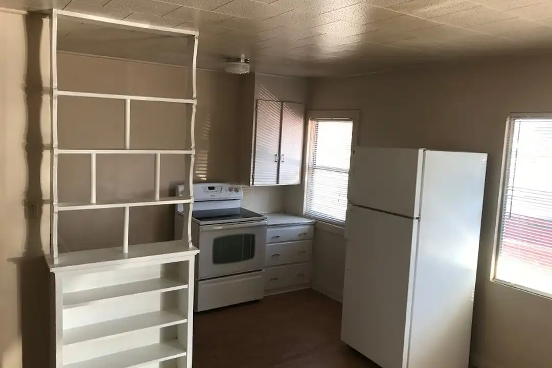 585 N Main St – photo 1 of 7