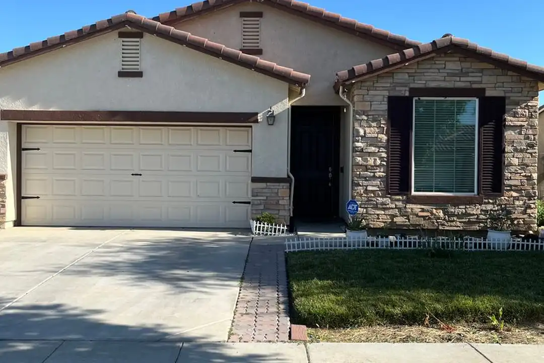 2487 N Mountainside Dr - View 2