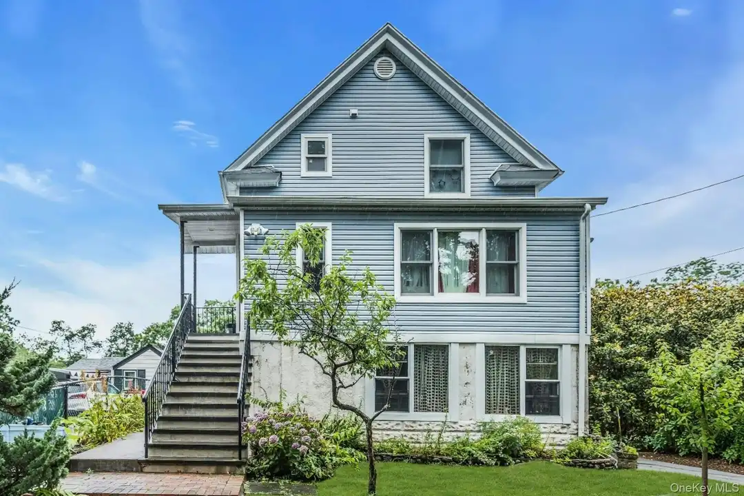 34 Preston St #B – photo 1 of 25
