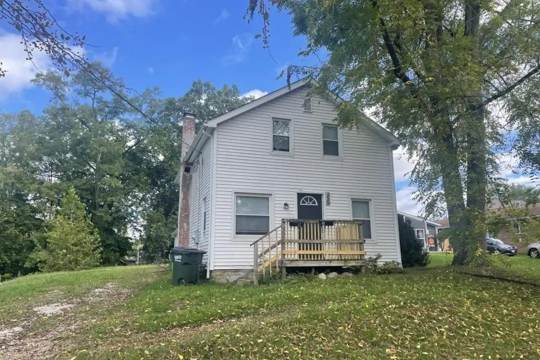 355 W Larwill St – photo 1 of 8
