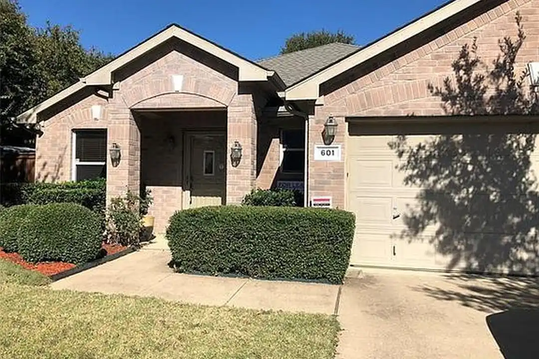 601 Carol Way - View 2