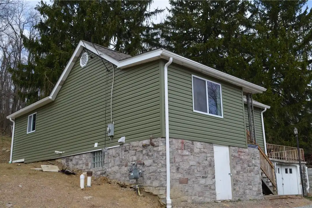 69 Lindley Rd – photo 1 of 10