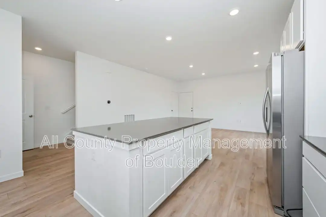 1432 Sanitas Ln - View 5