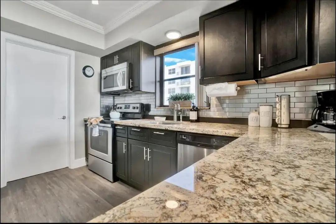300 Croton Ave #102 - View 6